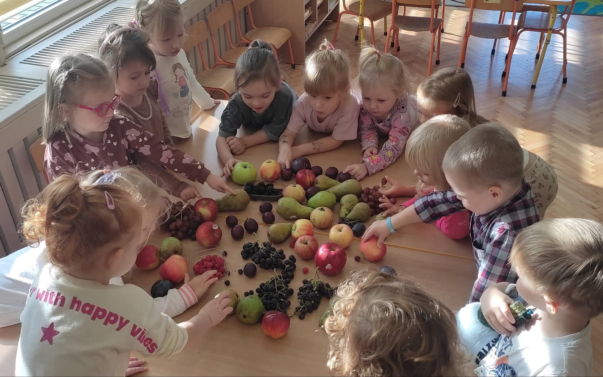 Warsztaty o owocach dla dzieci z grupy Niedźwiadki
