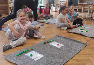 Zajączki- „Dotykam, widzę, liczę, wykorzystuję”- zajęcia matematyczne z zastosowaniem pomocy Marii Montessori