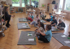 Zajączki- „Dotykam, widzę, liczę, wykorzystuję”- zajęcia matematyczne z zastosowaniem pomocy Marii Montessori