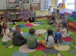 Sówki- „Dotykam, widzę, liczę, wykorzystuję”- zajęcia matematyczne z zastosowaniem pomocy Marii Montessori