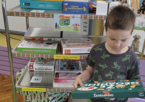 Sówki- „Dotykam, widzę, liczę, wykorzystuję”- zajęcia matematyczne z zastosowaniem pomocy Marii Montessori