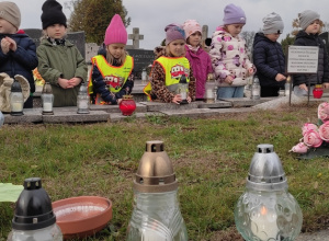 Pamiętamy... Wiewiórki na cmentarzu!