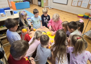 Jeżyki ubierają choinkę!