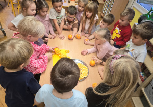 Jeżyki ubierają choinkę!