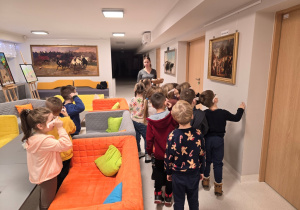 Jeżyki na warsztatach świątecznych w bibliotece!