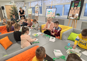 Jeżyki na warsztatach świątecznych w bibliotece!