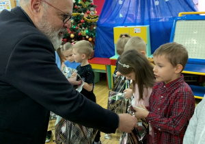 PRZEDSZKOLAK BEZPIECZNY NA DRODZE- konkurs w Przedszkolu nr 7!