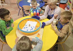 Dzieci na zajęciach MALI ARTYŚCI przygotowały pracę na licytację WOŚP!