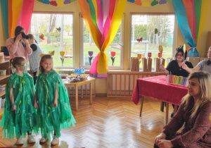 Maja i Basia z Zajączków laureatkami międzyprzedszkolnego konkursu artystycznego "Słonecznie, modnie i pogodnie"!