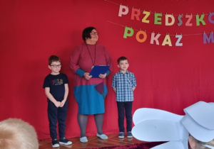 Maja i Basia z Zajączków laureatkami międzyprzedszkolnego konkursu artystycznego "Słonecznie, modnie i pogodnie"!