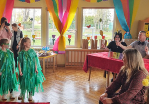 Maja i Basia z Zajączków laureatkami międzyprzedszkolnego konkursu artystycznego "Słonecznie, modnie i pogodnie"!