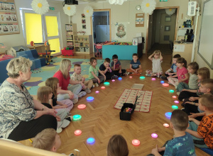 Jeżyki utrwalają poznane litery podczas lekcji ciszy!
