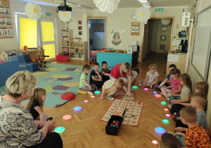 Jeżyki utrwalają poznane litery podczas lekcji ciszy!