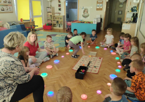 Jeżyki utrwalają poznane litery podczas lekcji ciszy!