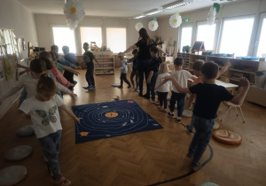 Zajączki poznają Układ Słoneczny!