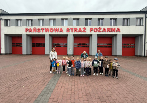 Sówki- wizyta u Strażaków- akcja GIGA LAURKA