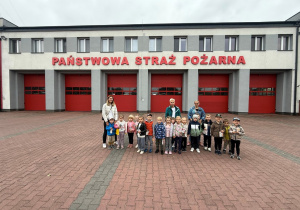 Sówki- wizyta u Strażaków- akcja GIGA LAURKA