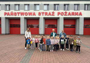 Sówki- wizyta u Strażaków- akcja GIGA LAURKA