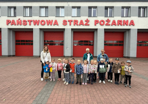 Sówki- wizyta u Strażaków- akcja GIGA LAURKA