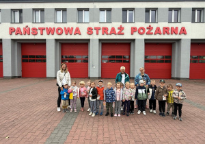 Sówki- wizyta u Strażaków- akcja GIGA LAURKA