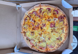 Jeżyki zamawiają pizzę!