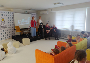 Jeżyki w Bibliotece Miejskiej w Łowiczu na „Baśni o dwunastu miesiącach”!
