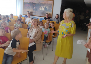 Jeżyki w Bibliotece Miejskiej w Łowiczu na „Baśni o dwunastu miesiącach”!