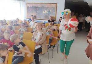 Jeżyki w Bibliotece Miejskiej w Łowiczu na „Baśni o dwunastu miesiącach”!