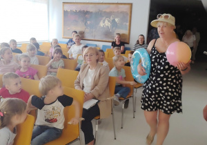Jeżyki w Bibliotece Miejskiej w Łowiczu na „Baśni o dwunastu miesiącach”!