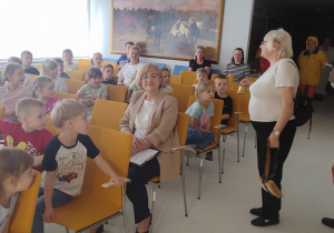 Jeżyki w Bibliotece Miejskiej w Łowiczu na „Baśni o dwunastu miesiącach”!