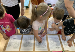 Zajączki w SP4 w Łowiczu na przedstawieniu "Jak Czerwony Kapturek został ratownikiem"!