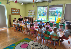 Niedźwiadki- gofry i zabawy w ogrodzie