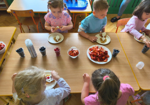 Niedźwiadki- gofry i zabawy w ogrodzie