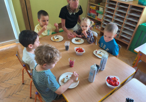 Niedźwiadki- gofry i zabawy w ogrodzie