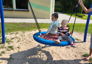Niedźwiadki- gofry i zabawy w ogrodzie