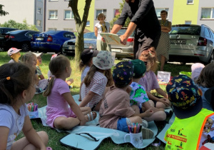 Nasze dzieciaki na "Zaczytanych Wakacjach" na osiedlu Dąbrowskiego!