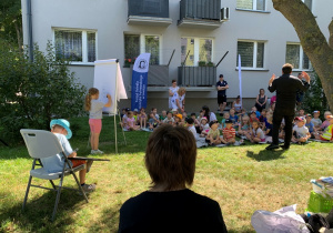 Nasze dzieciaki na "Zaczytanych Wakacjach" na osiedlu Dąbrowskiego!