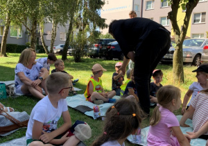 Nasze dzieciaki na "Zaczytanych Wakacjach" na osiedlu Dąbrowskiego!