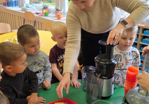 Jabłko i gruszka w roli głównej- owocowy dzień Niedźwiadków!