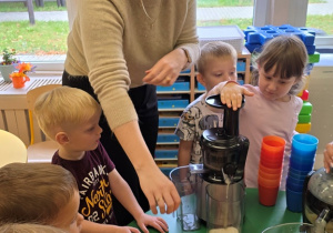 Jabłko i gruszka w roli głównej- owocowy dzień Niedźwiadków!