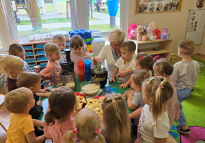 Jabłko i gruszka w roli głównej- owocowy dzień Niedźwiadków!