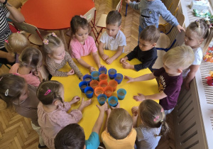 Jabłko i gruszka w roli głównej- owocowy dzień Niedźwiadków!