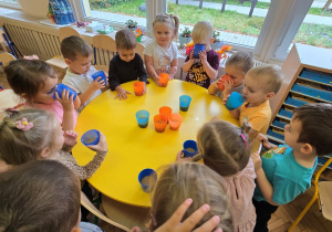 Jabłko i gruszka w roli głównej- owocowy dzień Niedźwiadków!