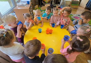 Jabłko i gruszka w roli głównej- owocowy dzień Niedźwiadków!