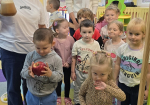 Jabłko i gruszka w roli głównej- owocowy dzień Niedźwiadków!