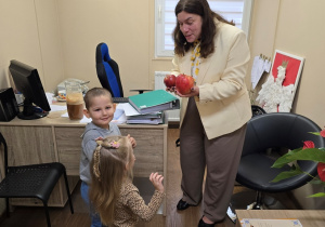 Jabłko i gruszka w roli głównej- owocowy dzień Niedźwiadków!