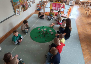 Leśna lekcja ciszy w grupie "Ślimaczków"!