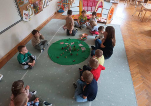 Leśna lekcja ciszy w grupie "Ślimaczków"!
