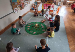 Leśna lekcja ciszy w grupie "Ślimaczków"!