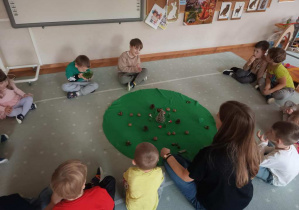 Leśna lekcja ciszy w grupie "Ślimaczków"!